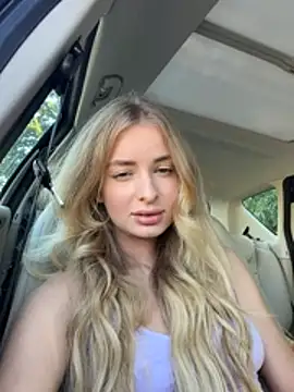 Snapshot of EvieEvans chatting on July 10, 2026, 3:47 pm EvieEvans online show from July 10, 2026, 3:47 pm