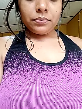 Snapshot of stefanie010 chatting on May 8, 2026, 3:17 pm stefanie010 online show from May 8, 2026, 3:17 pm