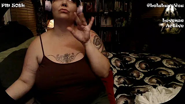 Snapshot of LeluLuvsYou chatting on December 8, 2024, 2:07 am LeluLuvsYou online show from December 8, 2024, 2:07 am