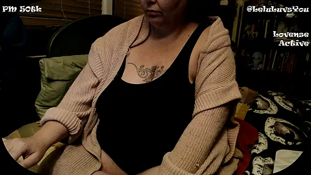 Snapshot of LeluLuvsYou chatting on December 14, 2024, 8:13 am LeluLuvsYou online show from December 14, 2024, 8:13 am