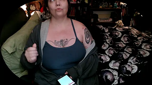 Snapshot of LeluLuvsYou chatting on February 3, 2025, 2:36 am LeluLuvsYou online show from February 3, 2025, 2:36 am