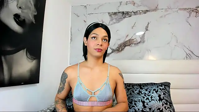 Snapshot of emily_lady20 chatting on June 15, 2026, 4:04 am emily lady20 online show from June 15, 2026, 4:04 am