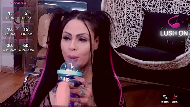 DeniSalome online show from February 4, 2025, 10:00 am