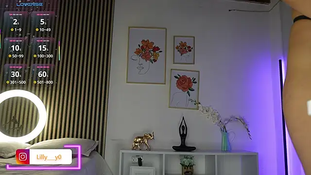 Snapshot of LillyDolls23 chatting on October 2, 2025, 11:50 am LillyDolls23 online show from October 2, 2025, 11:50 am