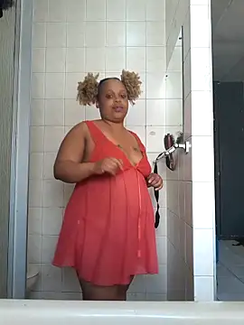 Snapshot of THESHORTQUEEN chatting on November 5, 2025, 2:06 pm THESHORTQUEEN online show from November 5, 2025, 2:06 pm