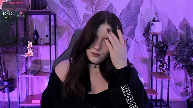 CoralineKeyns online show from October 24, 2025, 7:49 am