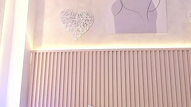 daiana curly online show from December 2, 2025, 8:04 pm