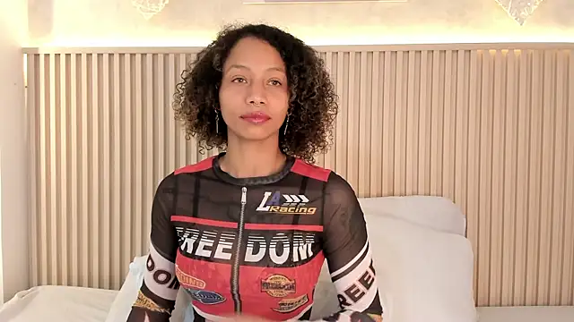 daiana curly online show from March 28, 2026, 8:19 pm