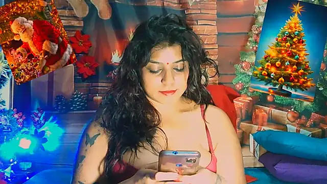 Snapshot of RoyalIndianCreamPuff chatting on December 20, 2024, 6:56 pm RoyalIndianCreamPuff online show from December 20, 2024, 6:56 pm