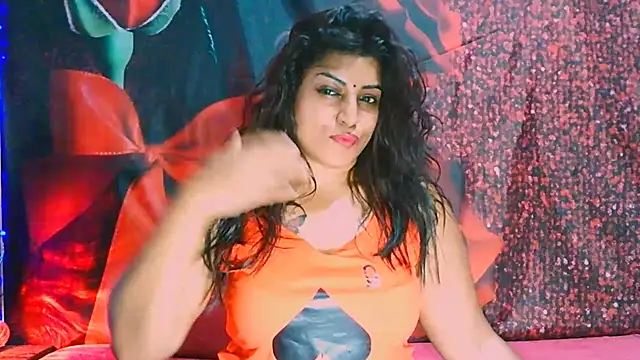 Snapshot of RoyalIndianCreamPuff chatting on January 9, 2025, 6:04 pm RoyalIndianCreamPuff online show from January 9, 2025, 6:04 pm