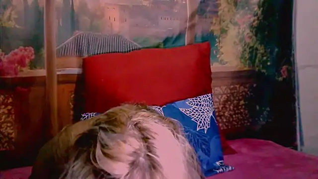 Snapshot of RoyalIndianCreamPuff chatting on October 11, 2025, 7:23 pm RoyalIndianCreamPuff online show from October 11, 2025, 7:23 pm