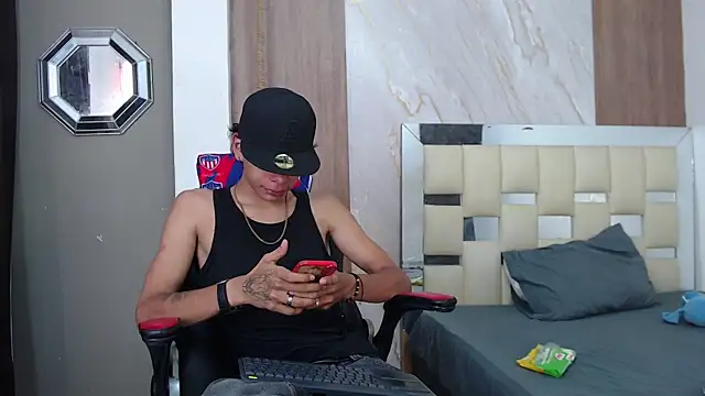 Snapshot of Harry_jhonsson chatting on May 17, 2026, 10:06 pm Harry jhonsson online show from May 17, 2026, 10:06 pm