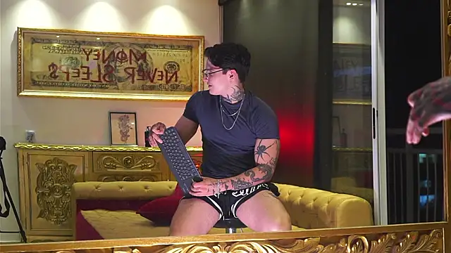 dantecoppolaa  online show from February 19, 2026, 1:12 am