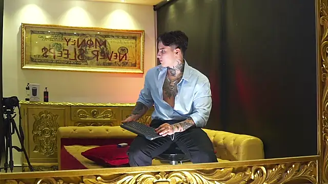 dantecoppolaa  online show from April 17, 2026, 11:19 pm