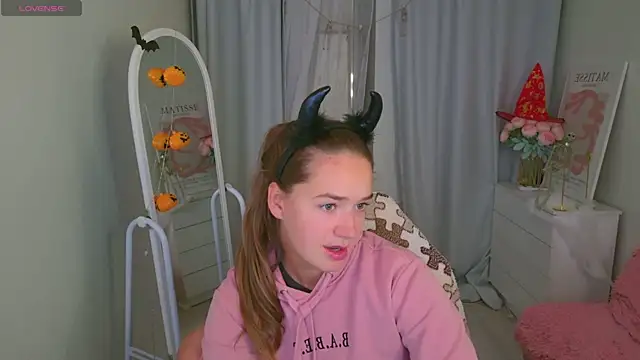 LovelyJessie online show from October 29, 2025, 4:20 pm