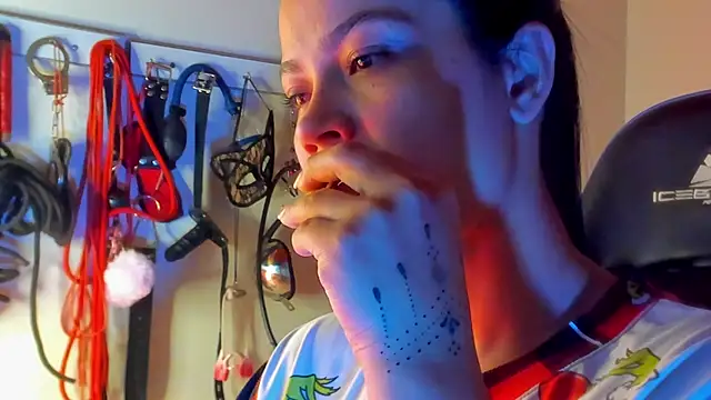 scarlet-kennedy98 online show from April 15, 2026, 9:59 pm