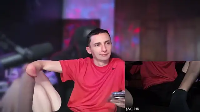 Snapshot of XxEnderxX chatting on February 13, 2026, 2:51 am XxEnderxX online show from February 13, 2026, 2:51 am