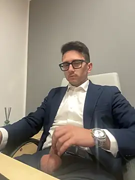 Snapshot of masterboss_ chatting on December 3, 2025, 12:25 pm masterboss online show from December 3, 2025, 12:25 pm