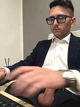 masterboss  online show from April 17, 2026, 11:57 am