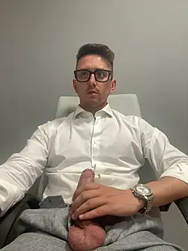 Snapshot of masterboss_ chatting on August 4, 2026, 11:46 am masterboss online show from August 4, 2026, 11:46 am