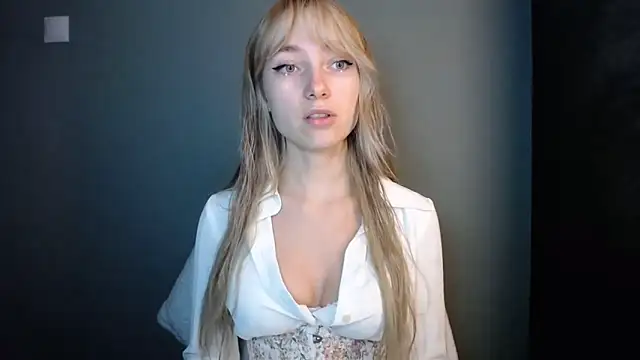 LuciaYoung online show from November 17, 2025, 7:30 pm