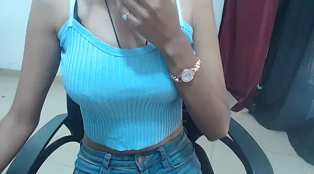 Snapshot of sexy_ishu chatting on March 17, 2025, 5:12 am sexy ishu online show from March 17, 2025, 5:12 am