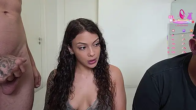 melissajhonny1 online show from April 13, 2026, 11:10 pm