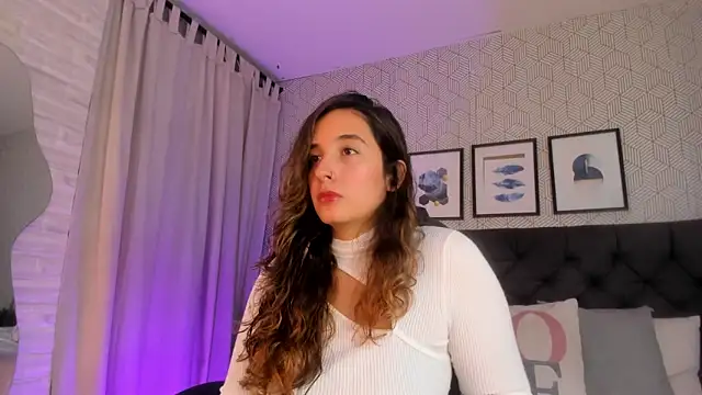 emma  smith1 online show from February 5, 2025, 12:49 pm