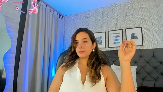 emma  smith1 online show from March 11, 2025, 1:34 pm