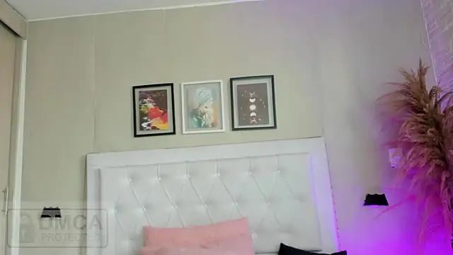 emma  smith1 online show from March 19, 2026, 12:42 pm