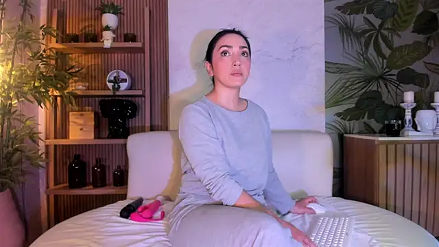 Snapshot of LIAH_IZUMI chatting on May 8, 2026, 1:16 pm LIAH IZUMI online show from May 8, 2026, 1:16 pm