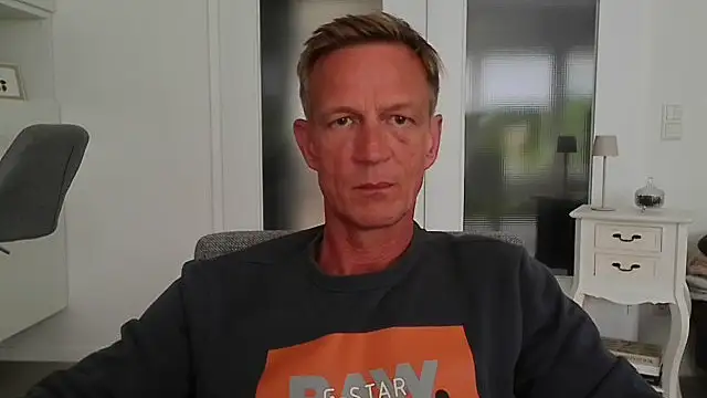 Snapshot of dirks71 chatting on June 15, 2026, 1:57 pm dirks71 online show from June 15, 2026, 1:57 pm