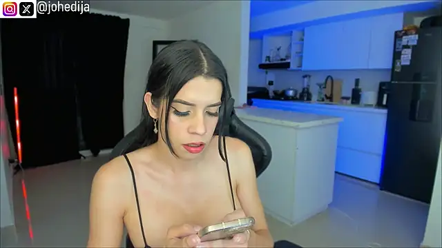 Snapshot of johedija chatting on May 13, 2026, 11:44 pm johedija online show from May 13, 2026, 11:44 pm