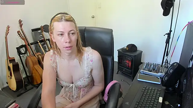 Ts-lucy-lux online show from September 10, 2025, 9:59 pm