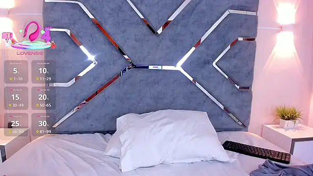 LucciaPorter online show from November 7, 2025, 9:59 pm