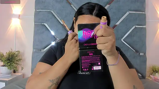 LucciaPorter online show from April 16, 2026, 1:34 pm