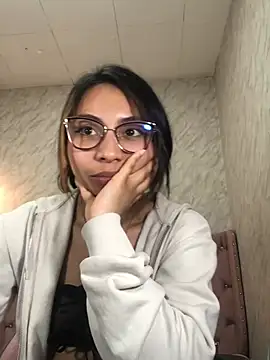 XSmaggiiee online show from December 18, 2024, 8:42 am