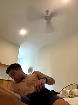 Magicerosxx69 online show from October 10, 2025, 9:36 pm