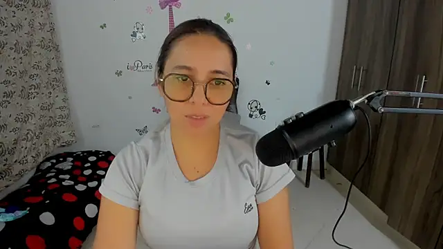Snapshot of isa_loves_cum chatting on April 28, 2026, 11:43 pm isa loves cum online show from April 28, 2026, 11:43 pm