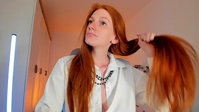 Snapshot of Aliceginger99 chatting on July 10, 2026, 1:14 pm Aliceginger99 online show from July 10, 2026, 1:14 pm