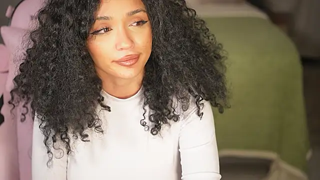 Snapshot of Moan4u chatting on December 20, 2024, 1:25 am Moan4u online show from December 20, 2024, 1:25 am