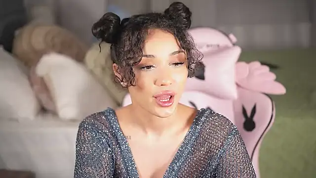 Snapshot of Moan4u chatting on January 24, 2025, 10:19 pm Moan4u online show from January 24, 2025, 10:19 pm