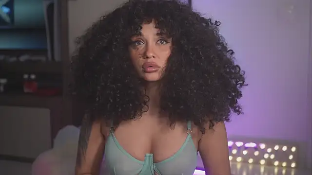 Snapshot of Moan4u chatting on September 13, 2025, 6:57 am Moan4u online show from September 13, 2025, 6:57 am