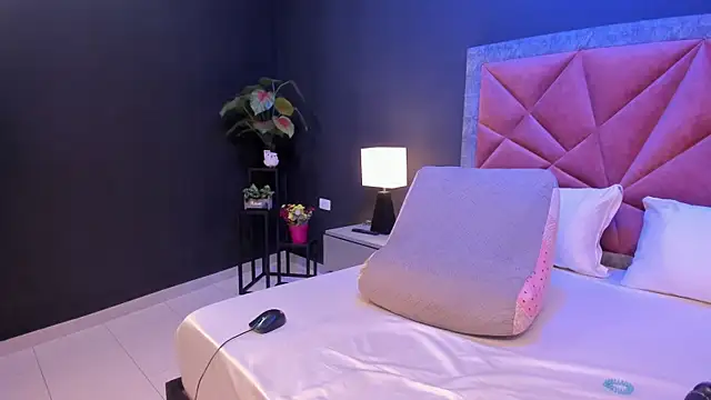 mia milff online show from March 12, 2026, 7:31 pm