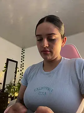 violet-333 online show from March 3, 2025, 5:07 pm