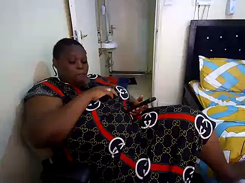 Snapshot of Sweetthick001 chatting on May 1, 2026, 10:53 am Sweetthick001 online show from May 1, 2026, 10:53 am