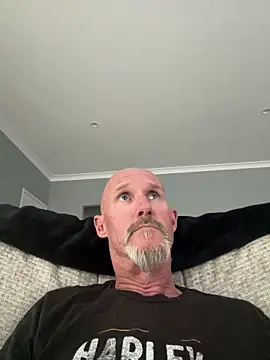 Snapshot of Slim197624 chatting on October 28, 2025, 1:42 am Slim197624 online show from October 28, 2025, 1:42 am