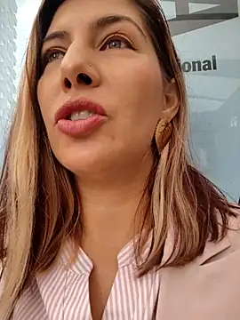 scarlett moore online show from March 5, 2026, 4:03 pm