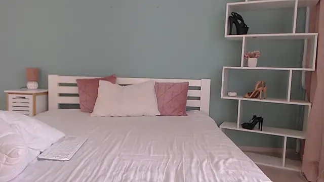 Snapshot of AllySunrise chatting on July 1, 2026, 6:37 am AllySunrise online show from July 1, 2026, 6:37 am