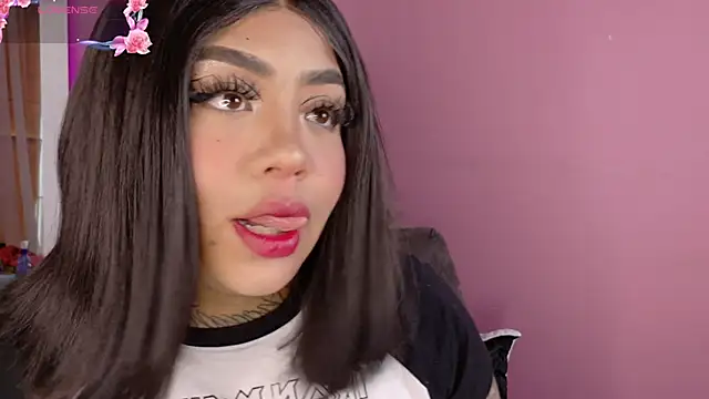 foxxy-lov3 online show from April 7, 2026, 2:39 pm